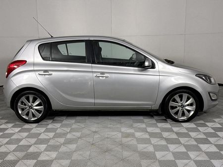 2013-Hyundai-i20-14-Glide_16