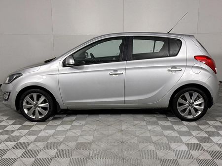 2013-Hyundai-i20-14-Glide_18