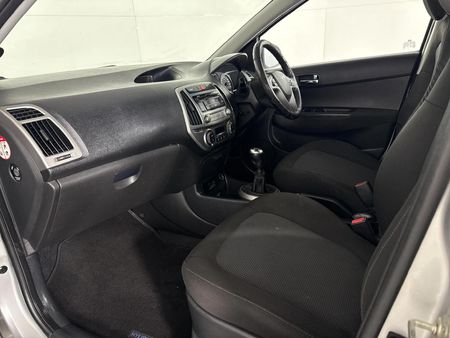 2013-Hyundai-i20-14-Glide_8