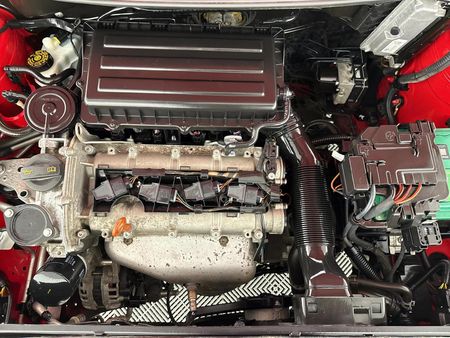 2013-Volkswagen-Polo-Vivo-16-5-dr_11