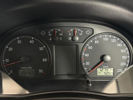 2013-Volkswagen-Polo-Vivo-16-5-dr_2