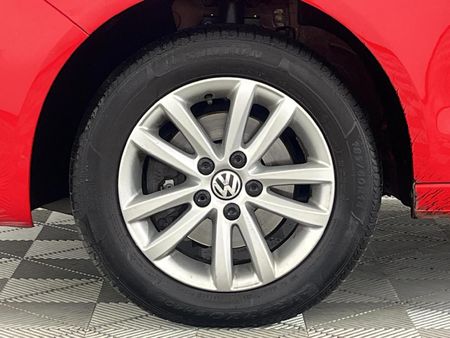 2013-Volkswagen-Polo-Vivo-16-5-dr_4