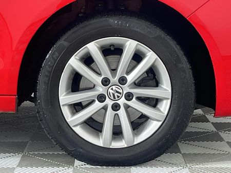 2013-Volkswagen-Polo-Vivo-16-5-dr_5