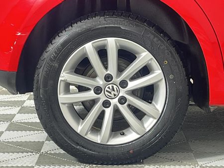 2013-Volkswagen-Polo-Vivo-16-5-dr_7