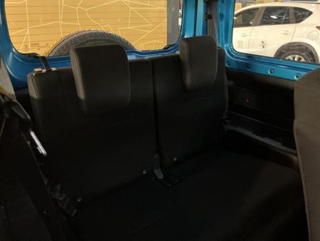2022-Suzuki-Jimny-15-GL_10