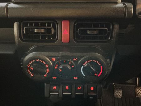2022-Suzuki-Jimny-15-GL_17