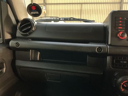 2022-Suzuki-Jimny-15-GL_18