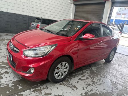 2013-Hyundai-Accent-16-GLS-Fluid_10
