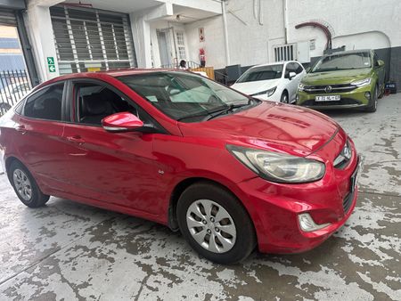 2013-Hyundai-Accent-16-GLS-Fluid_11