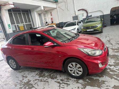 2013-Hyundai-Accent-16-GLS-Fluid_12