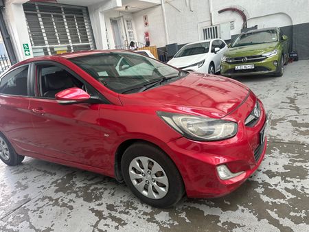 2013-Hyundai-Accent-16-GLS-Fluid_13