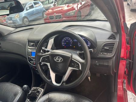 2013-Hyundai-Accent-16-GLS-Fluid_15