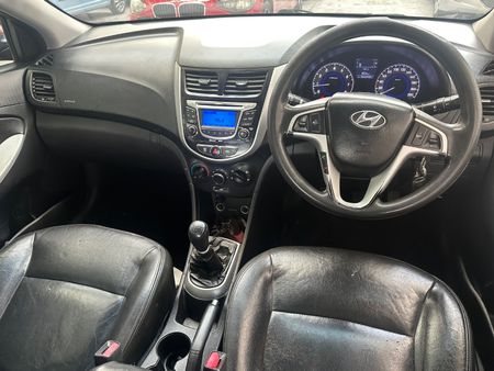 2013-Hyundai-Accent-16-GLS-Fluid_17