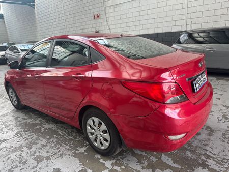 2013-Hyundai-Accent-16-GLS-Fluid_5