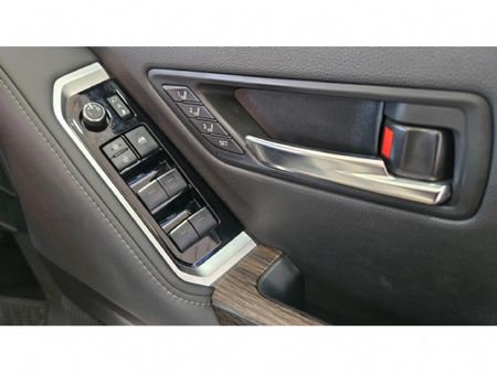 2024-Toyota-Land-Cruiser-300-V6-33-D-ZX_11