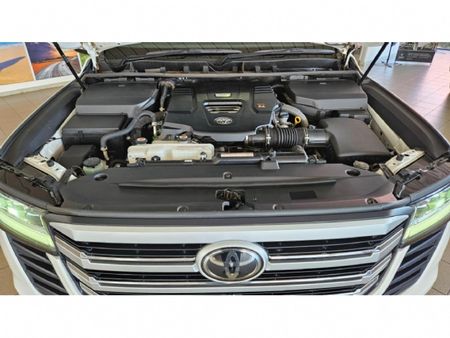 2024-Toyota-Land-Cruiser-300-V6-33-D-ZX_17