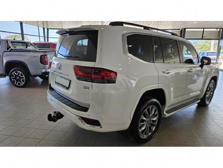 2024-Toyota-Land-Cruiser-300-V6-33-D-ZX_4