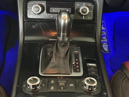 2012-Volkswagen-Touareg-30-V6-TDI-Auto-Bluemotion-180kW_10