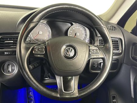 2012-Volkswagen-Touareg-30-V6-TDI-Auto-Bluemotion-180kW_11