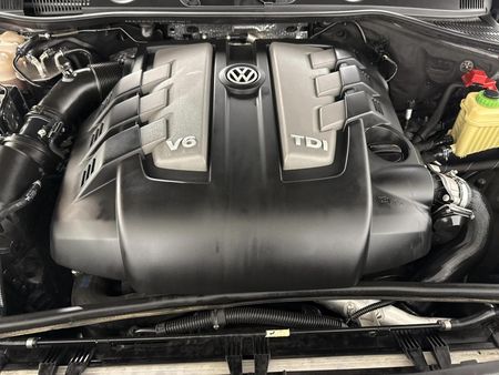 2012-Volkswagen-Touareg-30-V6-TDI-Auto-Bluemotion-180kW_12