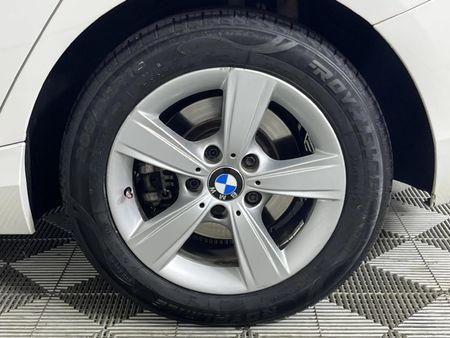 2016-BMW-1-Series-120d-5-dr-Sport-Line-Auto_6