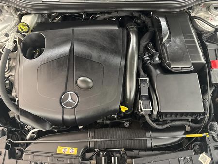 2018-Mercedes-Benz-GLA-200d-Auto_11