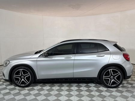2018-Mercedes-Benz-GLA-200d-Auto_17
