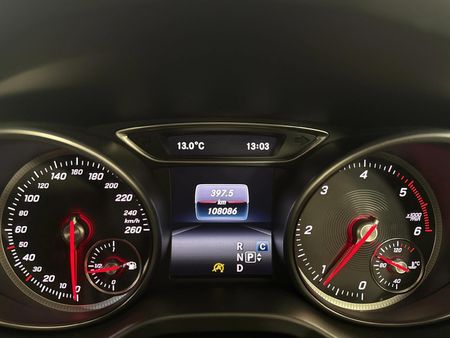 2018-Mercedes-Benz-GLA-200d-Auto_2