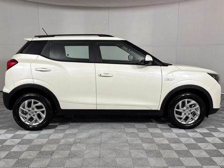 2024-Mahindra-XUV-300-12T-W6_16