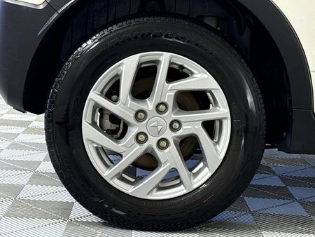2024-Mahindra-XUV-300-12T-W6_6
