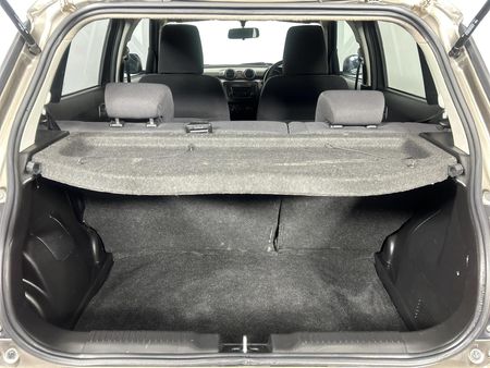 2023-Suzuki-Swift-12-GL_14