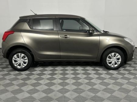 2023-Suzuki-Swift-12-GL_17