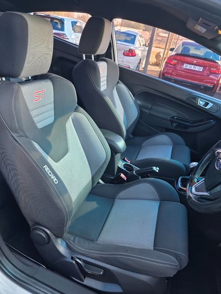 2017-Ford-Fiesta-ST-16-EcoBoost-GDTi_7