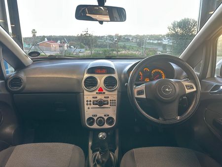 2012-Opel-Corsa-14-Essentia-5-dr_5