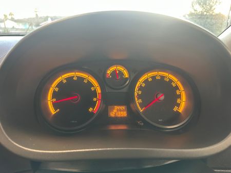 2012-Opel-Corsa-14-Essentia-5-dr_6