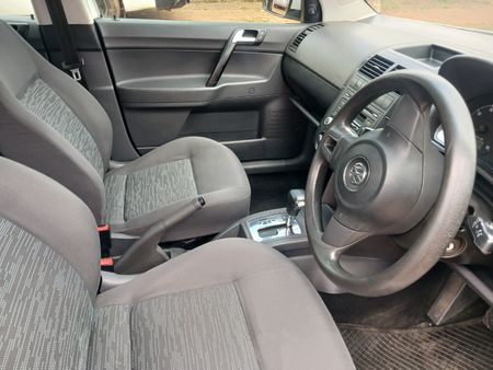 2017-Volkswagen-Polo-Vivo-GP-14-Trendline-5-dr_9