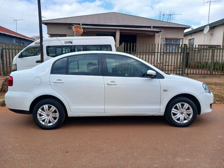 2017-Volkswagen-Polo-Vivo-GP-14-Trendline-5-dr_13