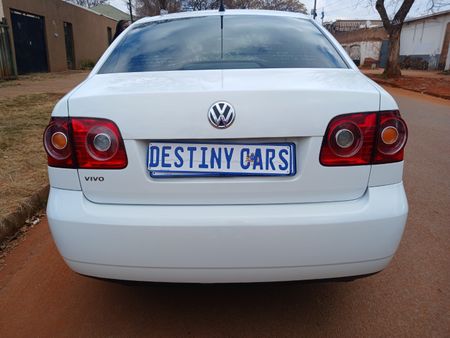 2017-Volkswagen-Polo-Vivo-GP-14-Trendline-5-dr_3