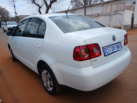 2017-Volkswagen-Polo-Vivo-GP-14-Trendline-5-dr_5