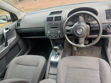2017-Volkswagen-Polo-Vivo-GP-14-Trendline-5-dr_7