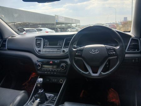 2016-Hyundai-Tucson-16_9