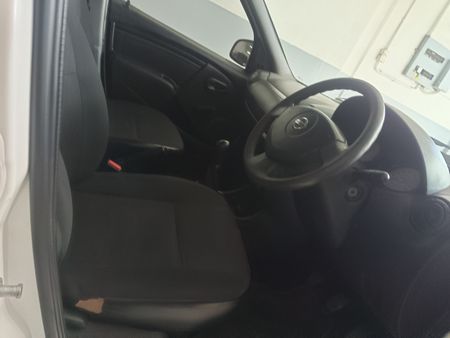 2019-Nissan-NP200-15-dCi-Safety-Pack_10