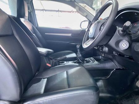 2025-Toyota-Hilux-24-GD-6-SR-4x4-Single-Cab_11