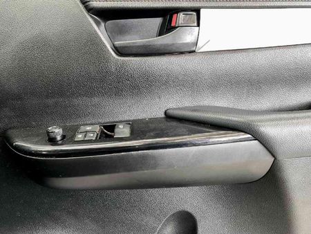2025-Toyota-Hilux-24-GD-6-SR-4x4-Single-Cab_12