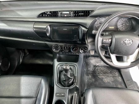 2025-Toyota-Hilux-24-GD-6-SR-4x4-Single-Cab_13