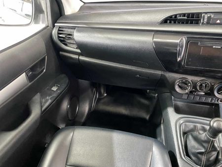 2025-Toyota-Hilux-24-GD-6-SR-4x4-Single-Cab_14