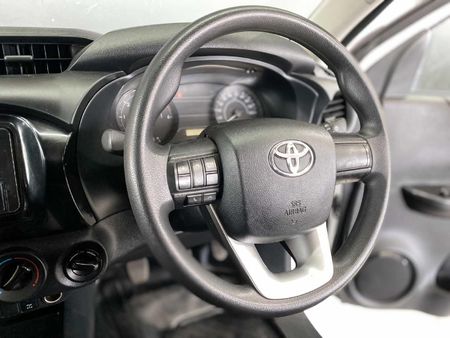 2025-Toyota-Hilux-24-GD-6-SR-4x4-Single-Cab_15