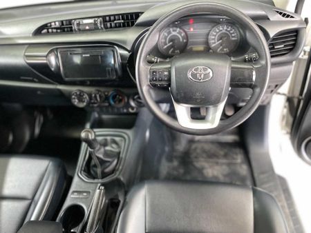 2025-Toyota-Hilux-24-GD-6-SR-4x4-Single-Cab_16