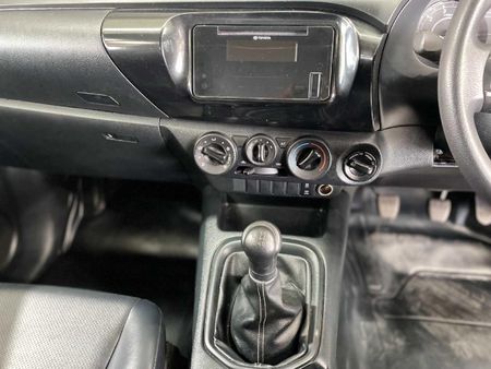 2025-Toyota-Hilux-24-GD-6-SR-4x4-Single-Cab_17