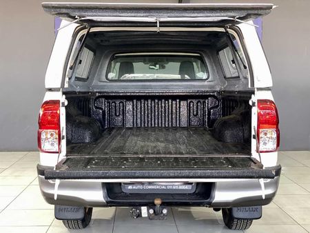 2025-Toyota-Hilux-24-GD-6-SR-4x4-Single-Cab_18